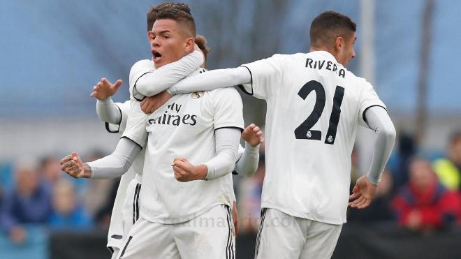 Rodrigo celebra uno de sus goles en el Roma-Real Madrid de la Youth League.