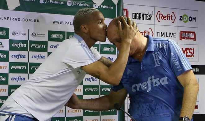 Deyverson celebra el título. (Foto: Reuters)