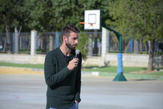 José Mari en el momento de dirigirse a los alumnos (Foto: Cádiz CF).