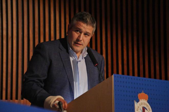 Miguel Otero, en la Junta de Accionistas del Deportivo (Foto: Iris Miquel).