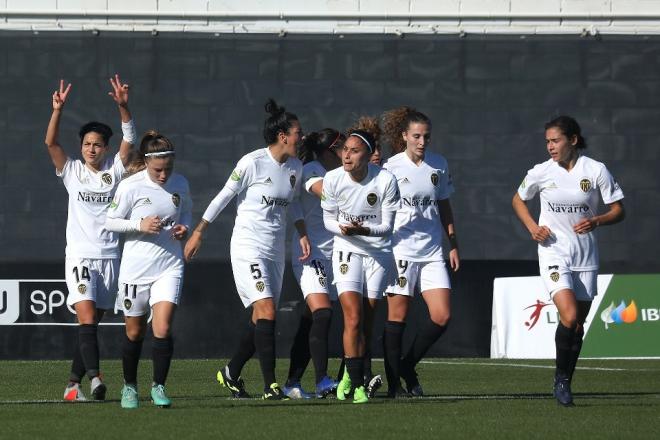 Valencia Femenino celebra un gol en Paterna.