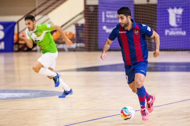 Javi Rodríguez, en Paterna. (Foto: Adolfo Benetó)