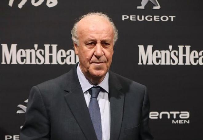 Vicente del Bosque, sin bigote, en un acto publicitario.