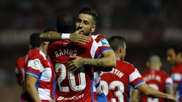 Vadillo celebra un gol con Adrián Ramos (Foto: LaLiga).