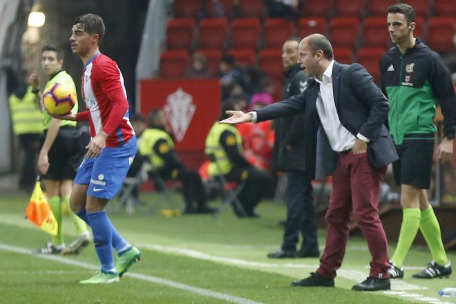 Carlos Cordero junto a José Alberto López durante el Sporting de Gijón - CD Tenerife (Foto: Luis Manso).