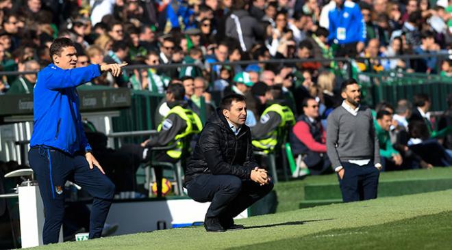 Asier Garitano, en la banda del Villamarín durante el Betis-Real Sociedad (Foto: Kiko Hurtado).