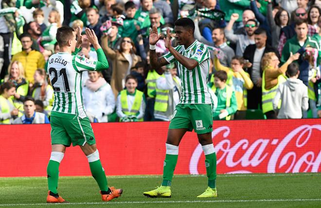 Lo Celso y Junior celebran un gol (Foto: Kiko Hurtado).
