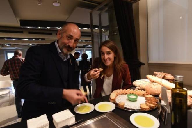 Aitor Elizegi e Iraia Iturregi fueron embajadores del Pan en el 2016 (Foto: Jose María Martínez)