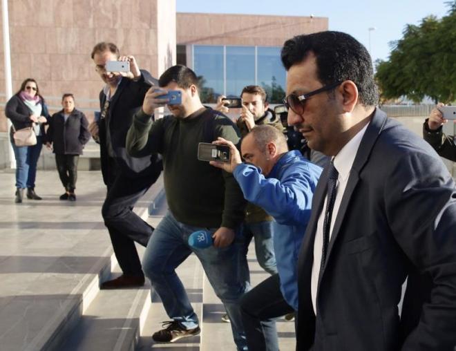 Al-Thani, llegando a la Ciudad de la Justicia de Málaga para el juicio con BlueBay.