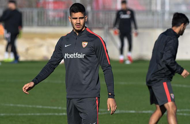 André Silva, entrenando con el Sevilla.