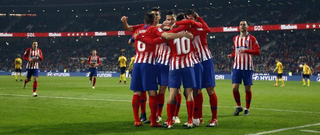Los jugadores del Atlético celebran un gol ante el Sant Andreu.