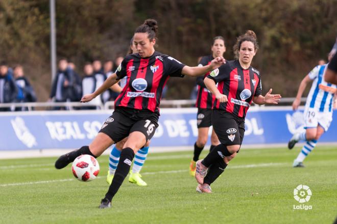 Sandra Castelló golpea un balón en Zubieta. (LaLiga)