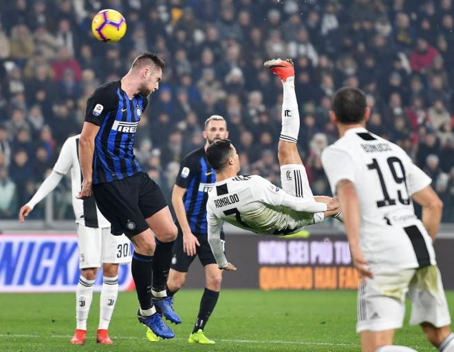 Chilena de Cristiano en el Juventus-Inter de Milán.