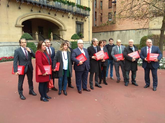 Alberto Uribe-Echevarria y su plancha han entregado las firmas de los socios que le avalan (Foto:DMQ Bizkaia).