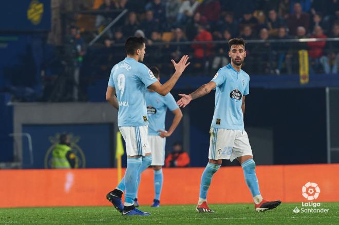 Maxi y Brais chocan sus manos tras uno de los goles del partido (Foto: LaLiga Santander).