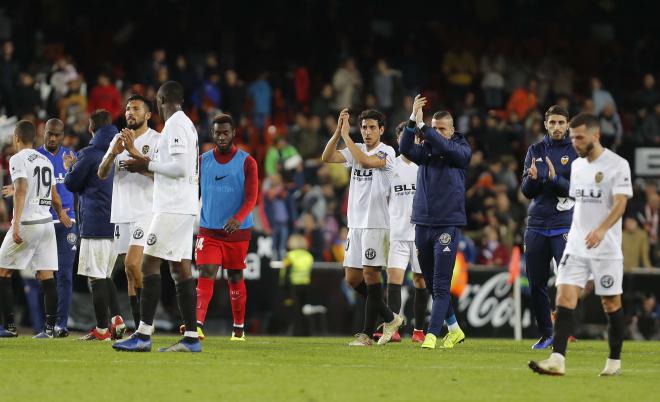 El Valencia tras el partido contra el Sevilla. (Foto: David González)