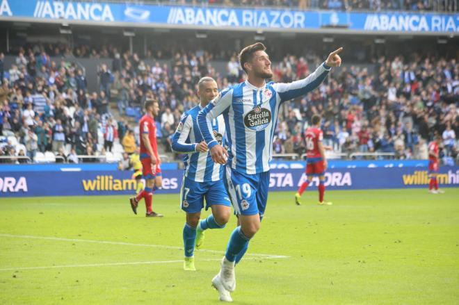 Borja Valle celebra su gol ante el Numancia (Foto: Iris Miquel).