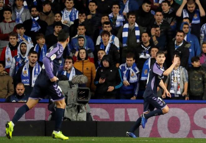 Óscar Plano, con Toni Villa, en el gol del '19' pucelano en Anoeta.