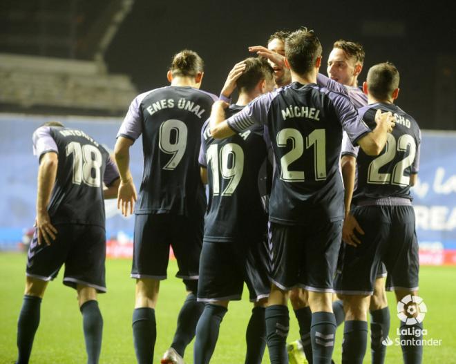 Los jugadores del Pucela celebran el gol de Toni Villa ante la Real Sociedad (Foto: LaLiga).