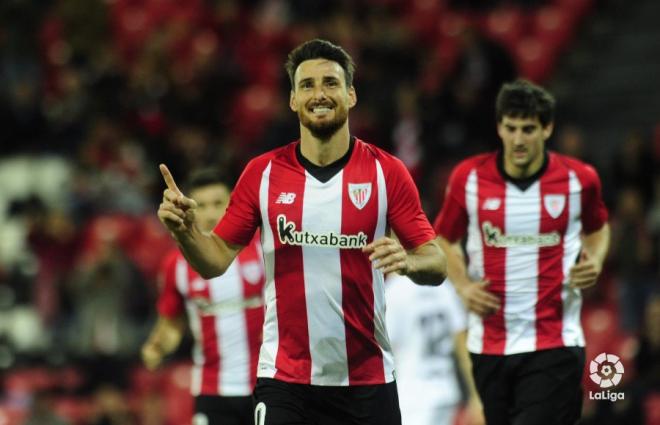 Aritz Aduriz celebra un gol. (FOTO: La Liga)