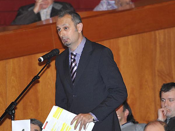 Gontzal Sever, autor del artículo, en la asamblea sobre Estatutos del año 2011