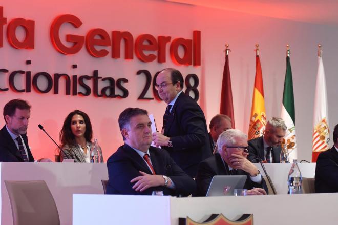 José Castro, en la junta de accionistas del Sevilla (Foto: Kiko Hurtado).