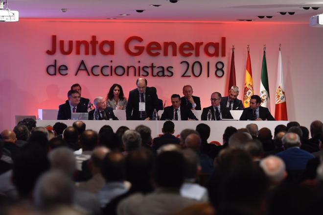 Junta de Accionistas del Sevilla 208. (Foto: Kiko Hurtado).