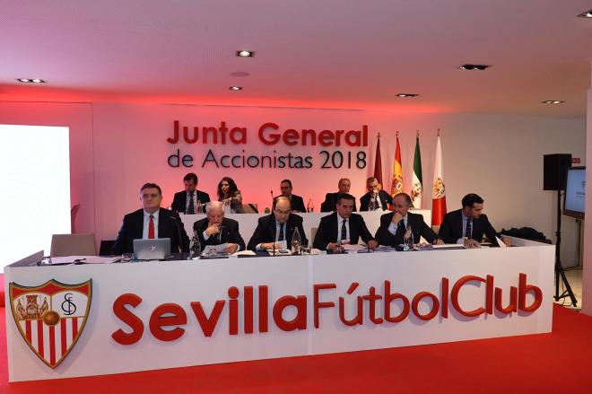 Junta de accionistas del Sevilla 2018. (Foto: Kiko Hurtado).