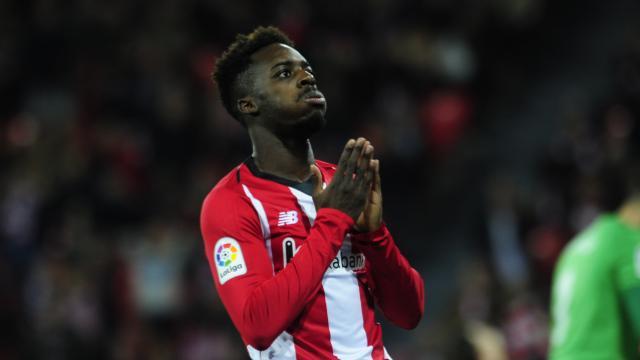 Iñaki Williams parece que reza buscando su gol en San Mamés (Foto: LaLiga).