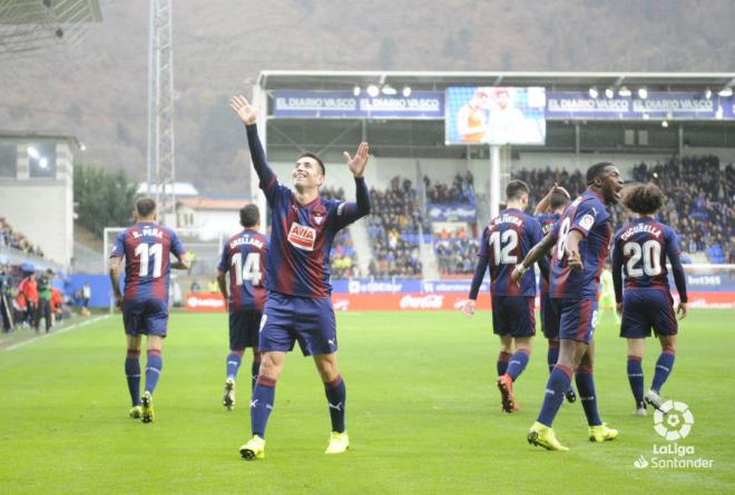 Charles celebra un gol con el Eibar en Ipurua (Foto: LaLiga).