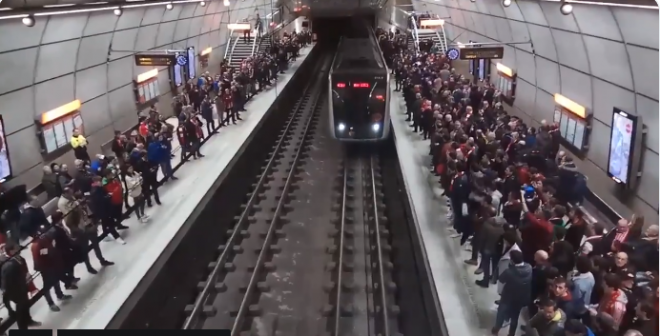 La estación de San Mamés en plena ebullición tras la victoria ante el Girona