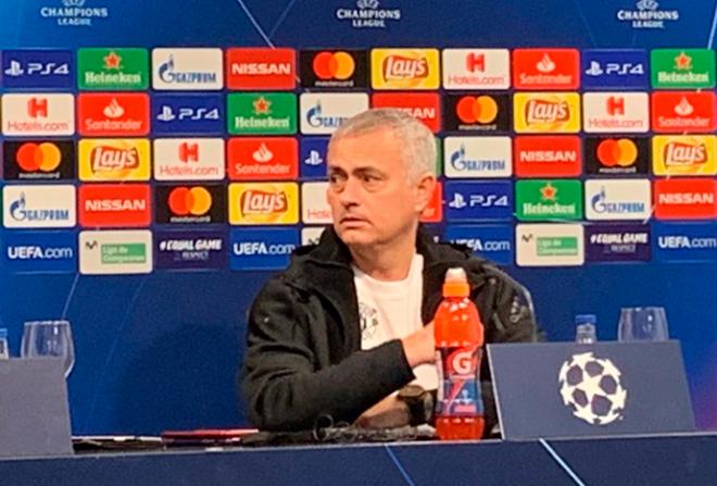 Mourinho en la sala de prensa de Mestalla.