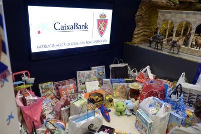 Recogida de juguetes del Real Zaragoza con CaixaBank (Foto: Real Zaragoza)