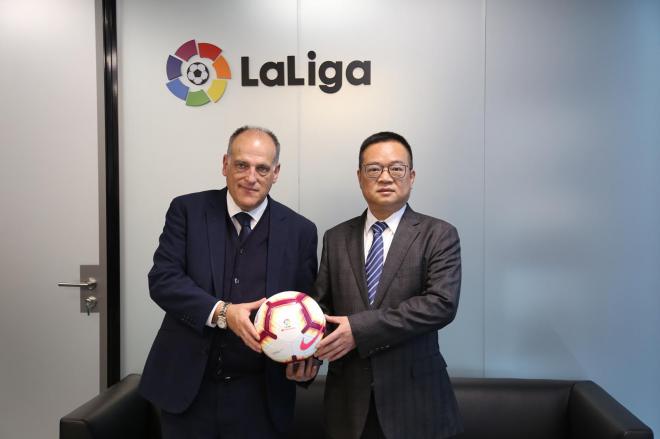Chen Yansheng, presidente del Espanyol, reunido con Tebas