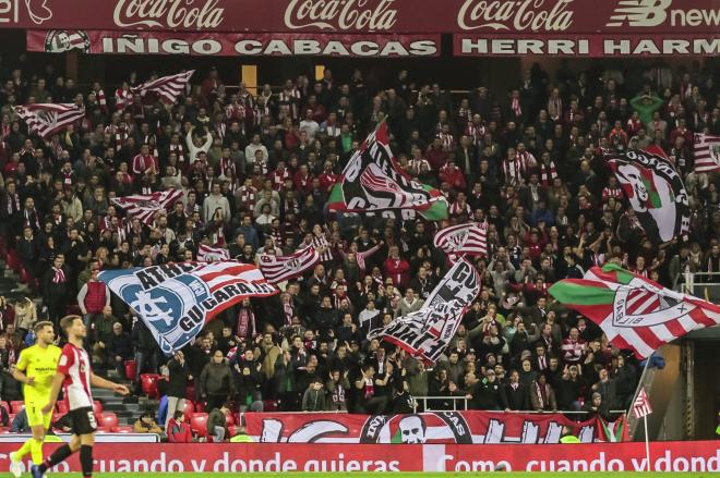 La afición del Athletic volcada ante el Girona en San Mamés (Foto: Edu del Fresno).