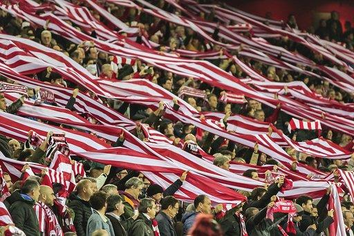 San Mamés debería vivir un día excepcional cuando lo dejan jugadores históricos (Foto: Edu del Fresno/BLACKSWAN).