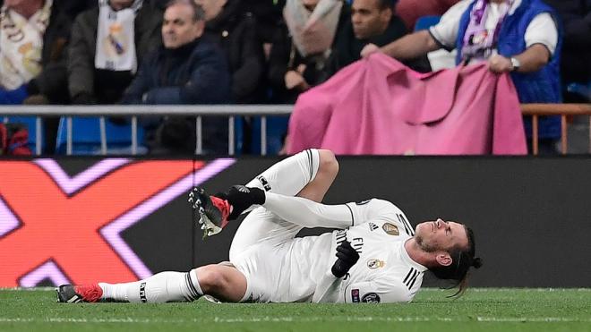 Bale se duele del tobillo derecho en un partido del Real Madrid.
