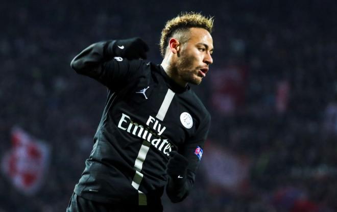 Neymar celebra un gol con el PSG ante el Estrella Roja.