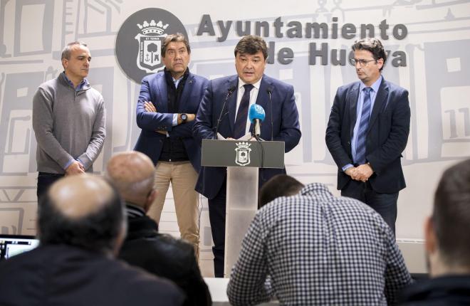 El alcalde de Huelva, Gabriel Cruz, anuncia novedades sobre el Recreativo.