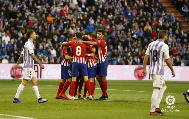 Los jugadores del Atlético de Madrid, tras el primer gol rojiblanco (Foto: LaLiga).