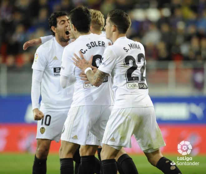 Parejo celebra el gol del Valencia (Foto: LaLiga).
