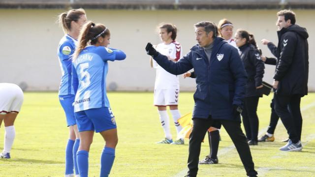 Contreras da instrucciones a sus jugadoras ante el Albacete (Foto: LaLiga).