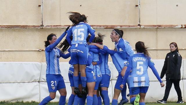Las malaguistas celebran el gol de Leti (Foto: LaLiga).