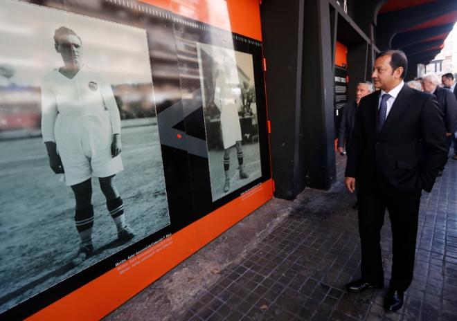 Anil Murthy inaugura Passeig 1919. (Foto: Valencia CF)