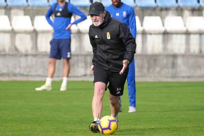 Anquela en un entrenamiento con el Real Oviedo (Foto: Luis Manso)