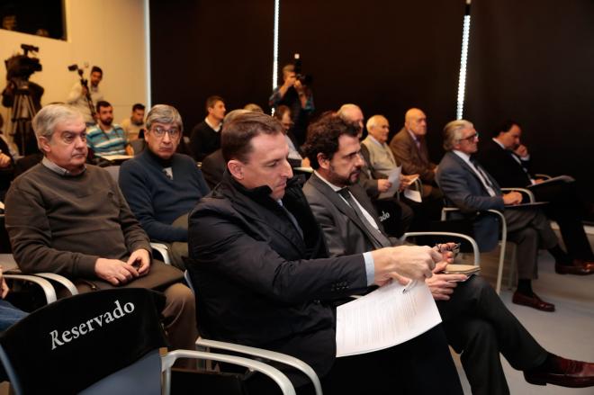Asistentes a la Junta de Accionistas del Real Zaragoza 2018 (Foto: Dani Marzo).