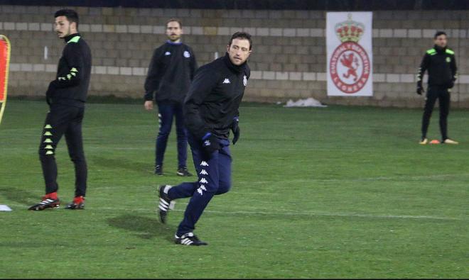 Óscar Sánchez, en su primer entrnamiento con la Cultural y Deportiva Leonesa (Foto: León Noticias).