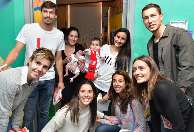 Los rojiblancos estuvieron alegrando la Navidad a los niños (Foto: Athletic Club).