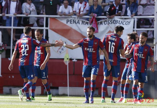 Morales celebra gol en Vallecas. (Foto:LaLiga)