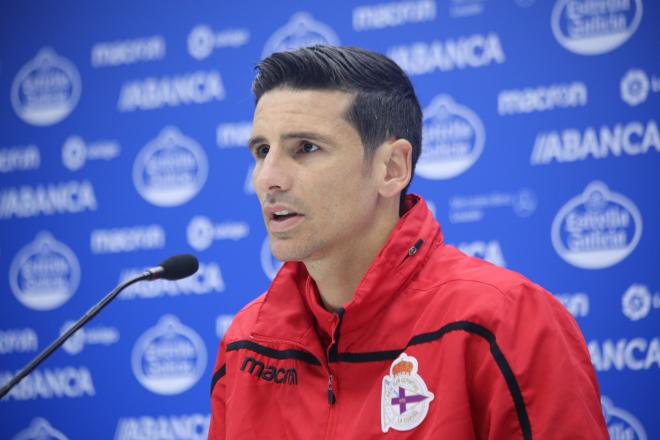 Vicente Gómez, en una rueda de prensa en Riazor (Foto: Iris Miquel).